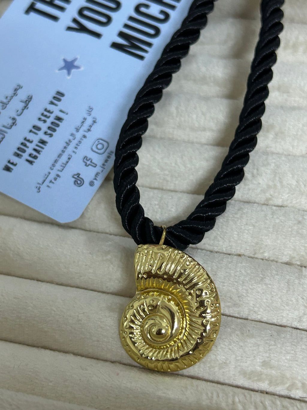collier SHELL
