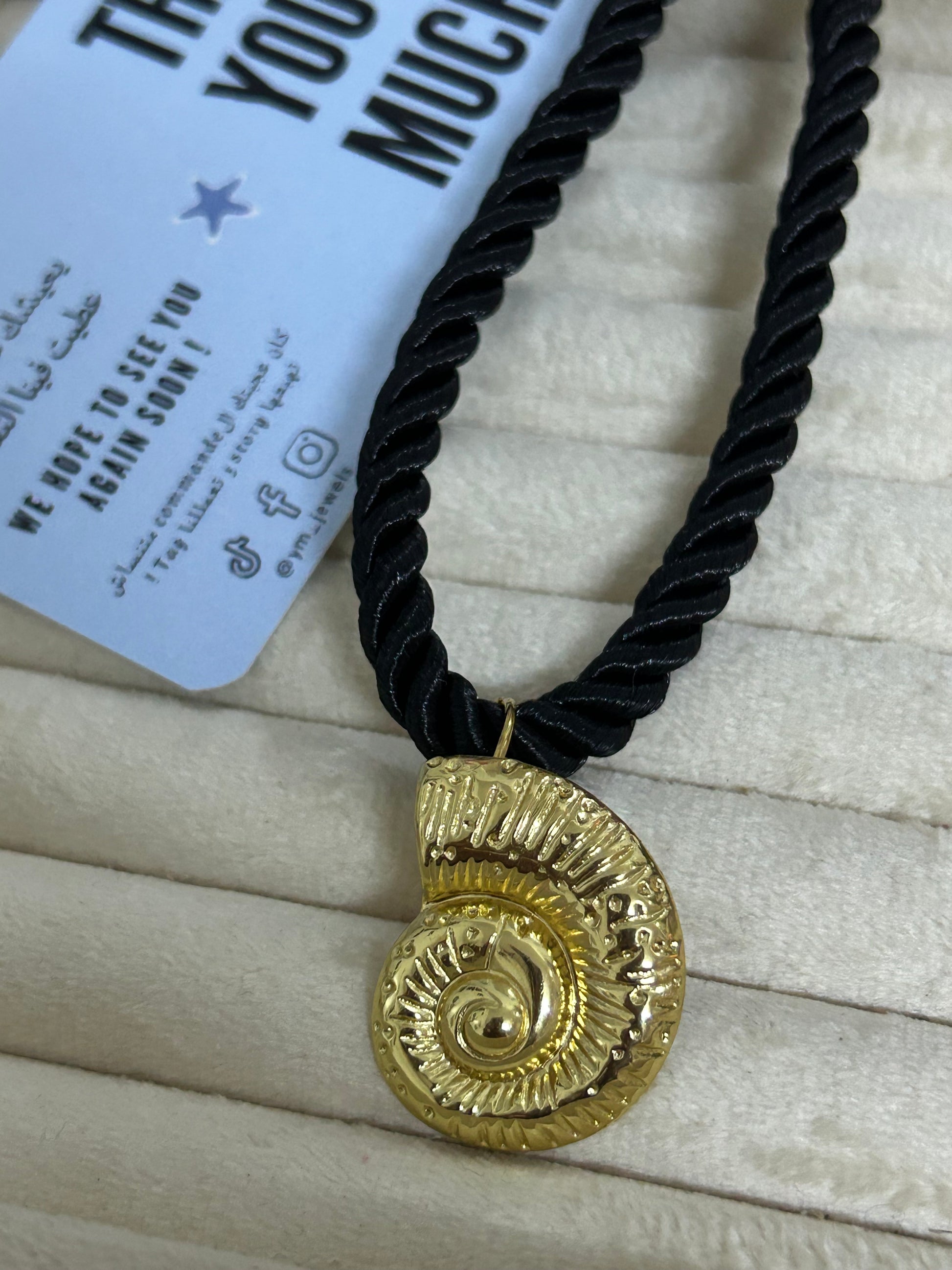 collier SHELL