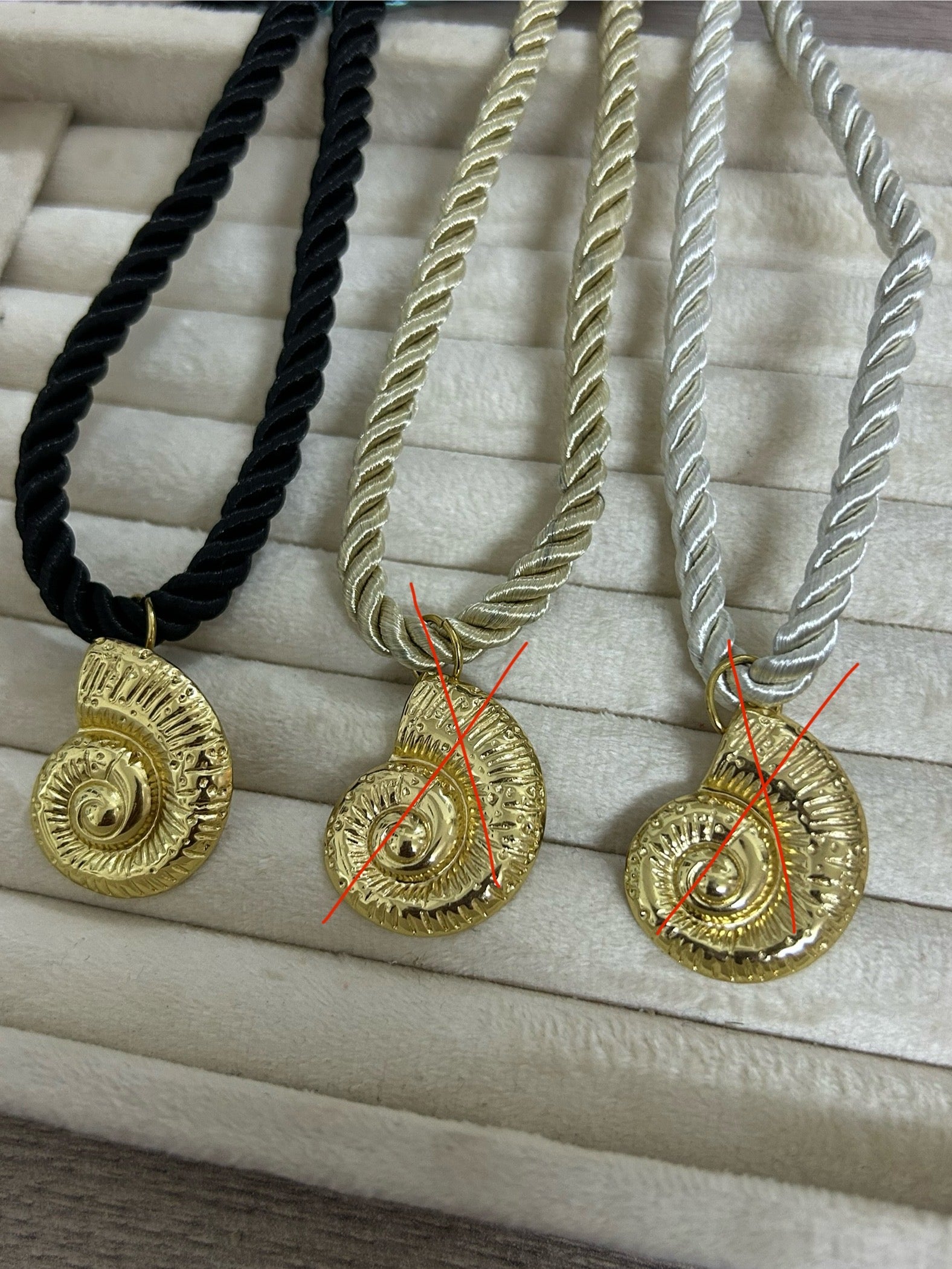 collier SHELL