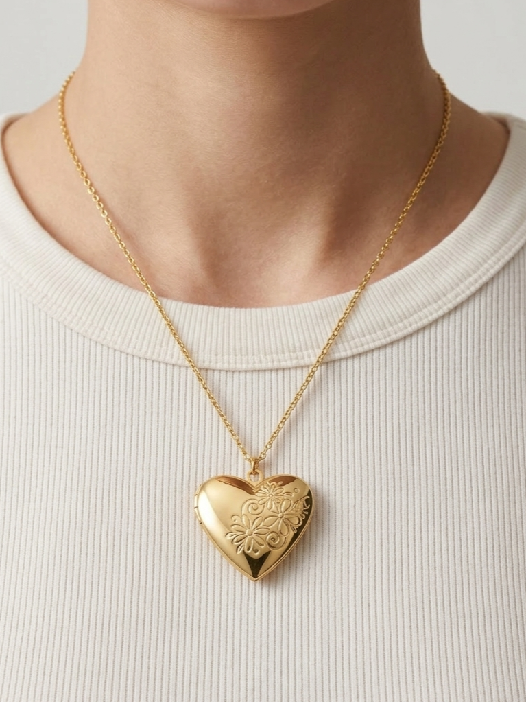 Collier Cœur Gravé Élégance