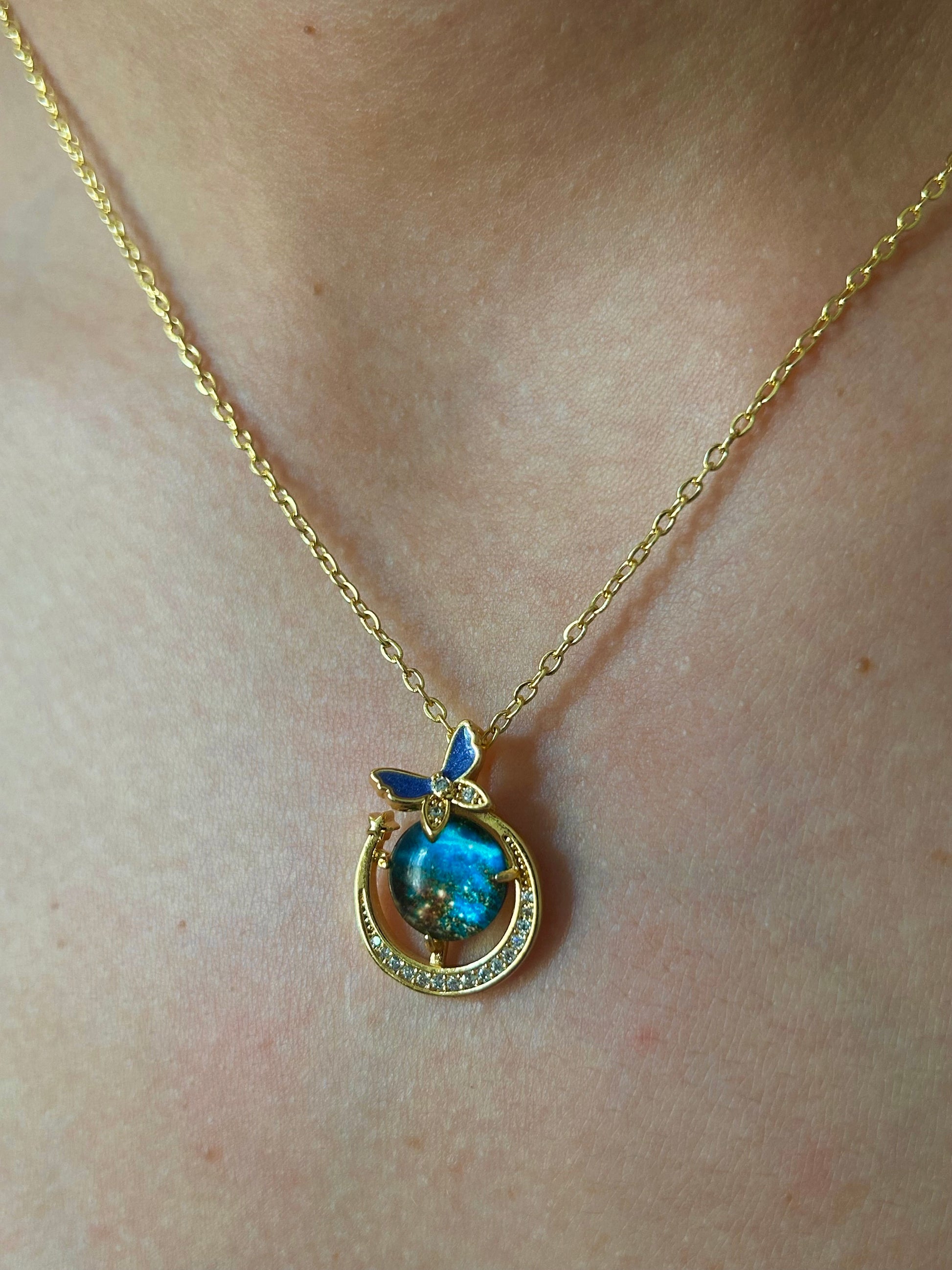 Collier lune & papillon