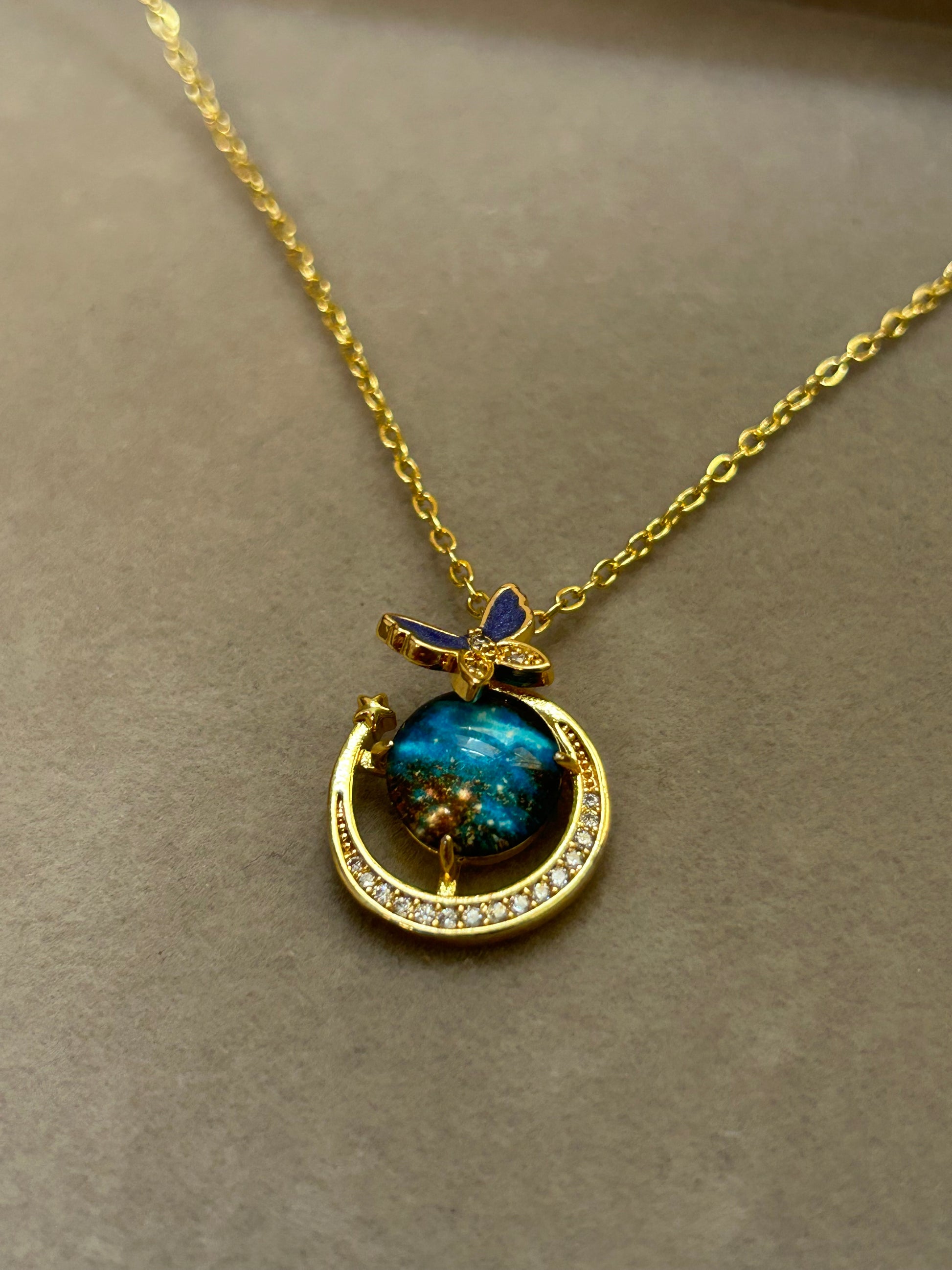 Collier lune & papillon