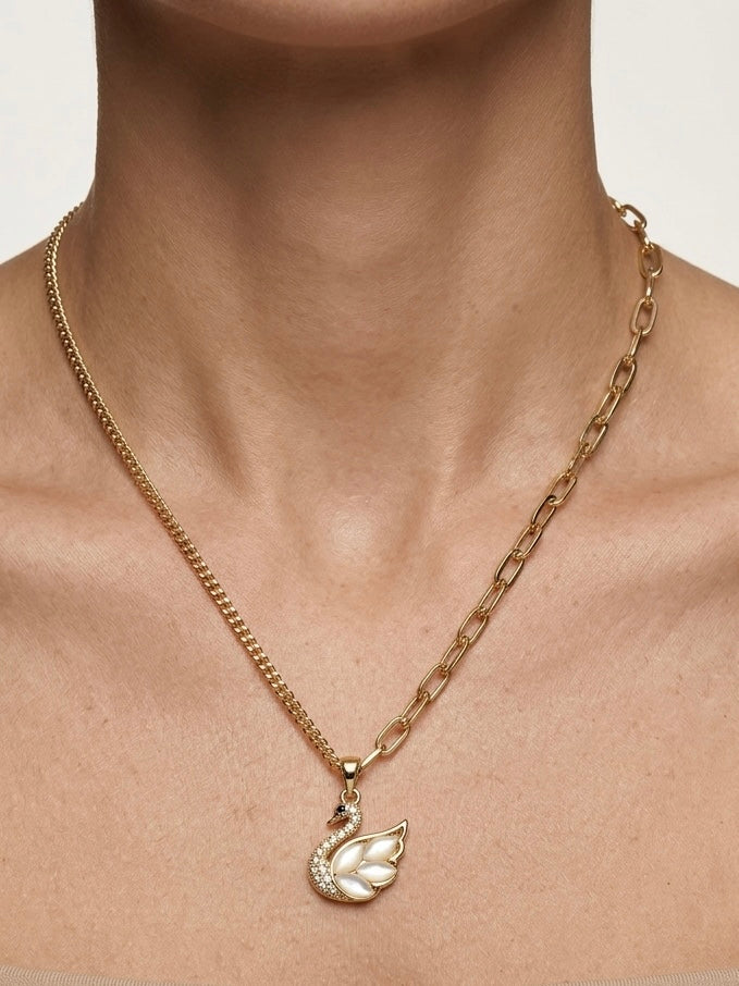 Collier White Swan