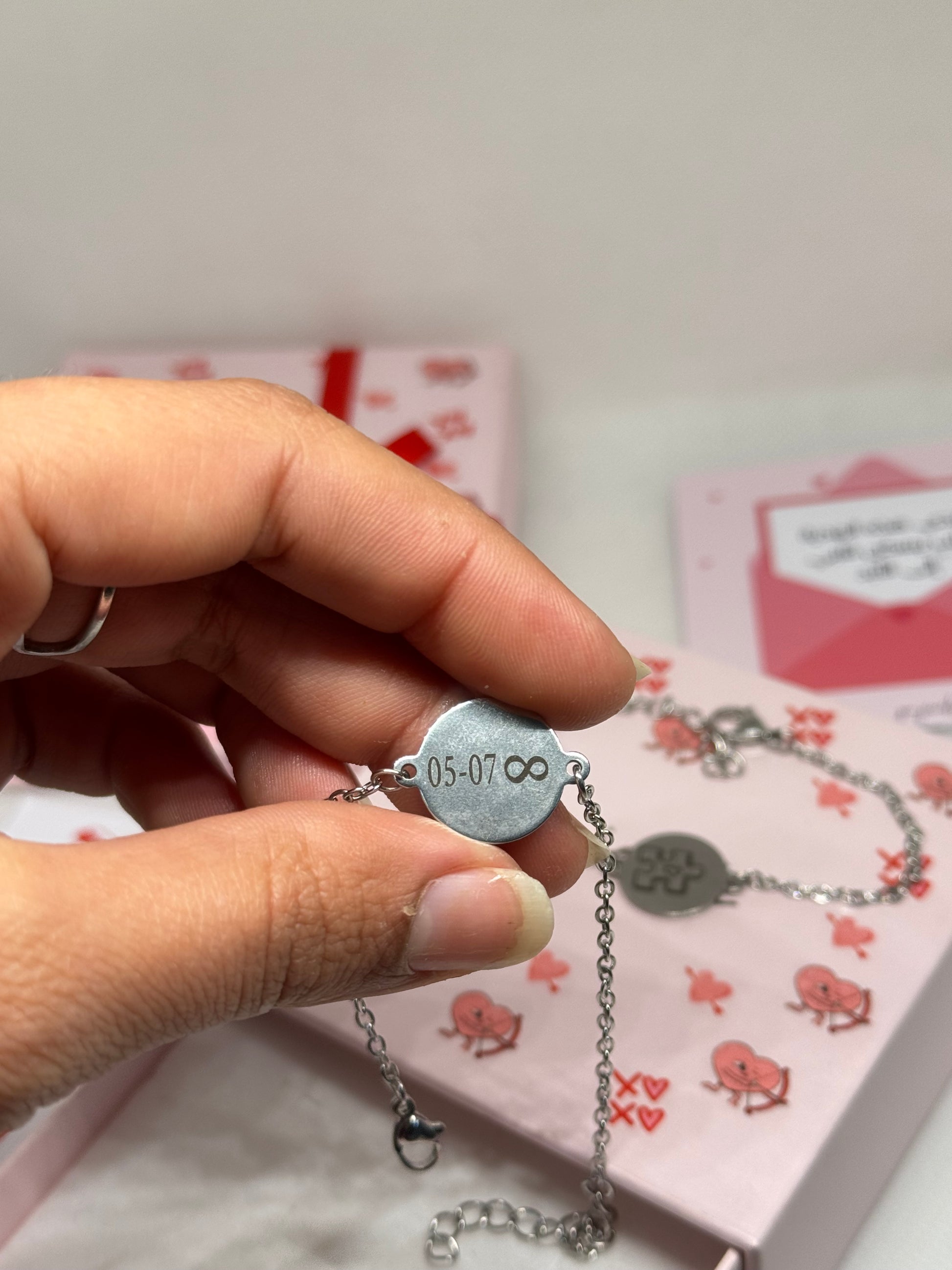 Bracelets Puzzle & Date