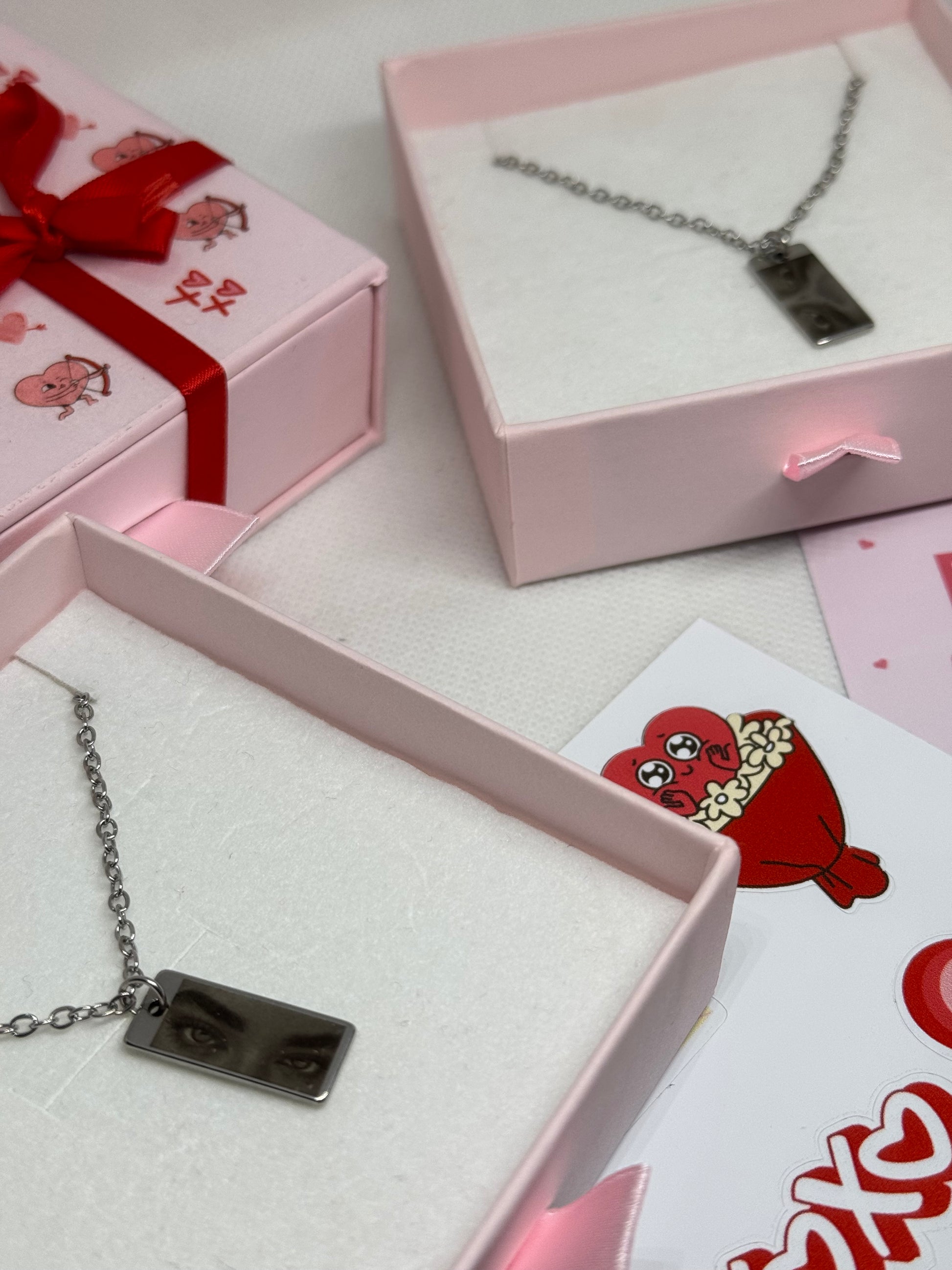 Collier Regard Gravé