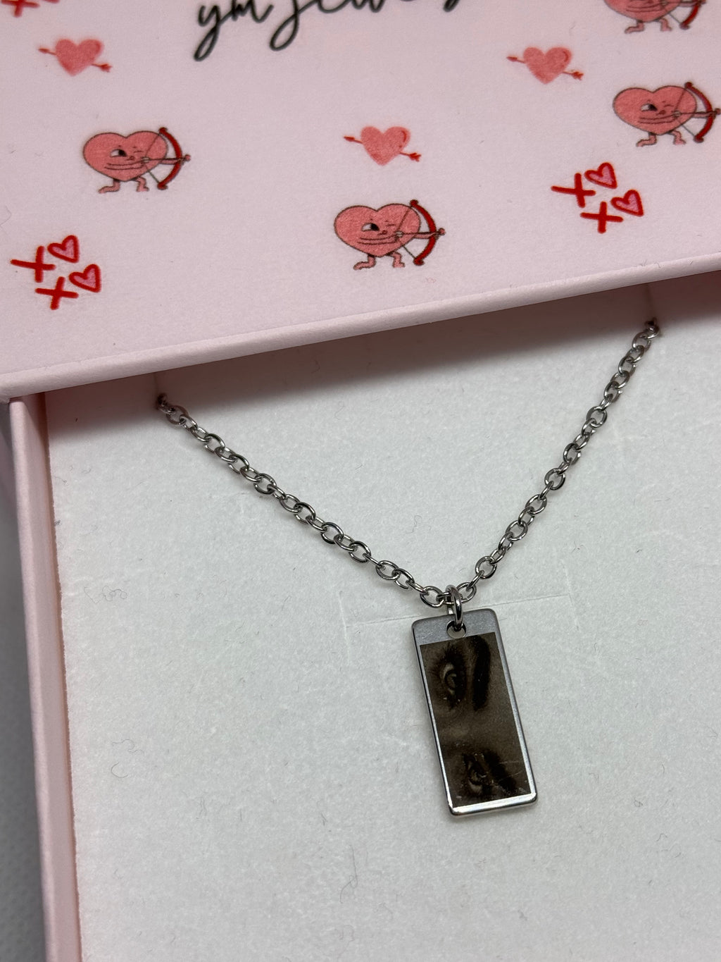 Collier Regard Gravé