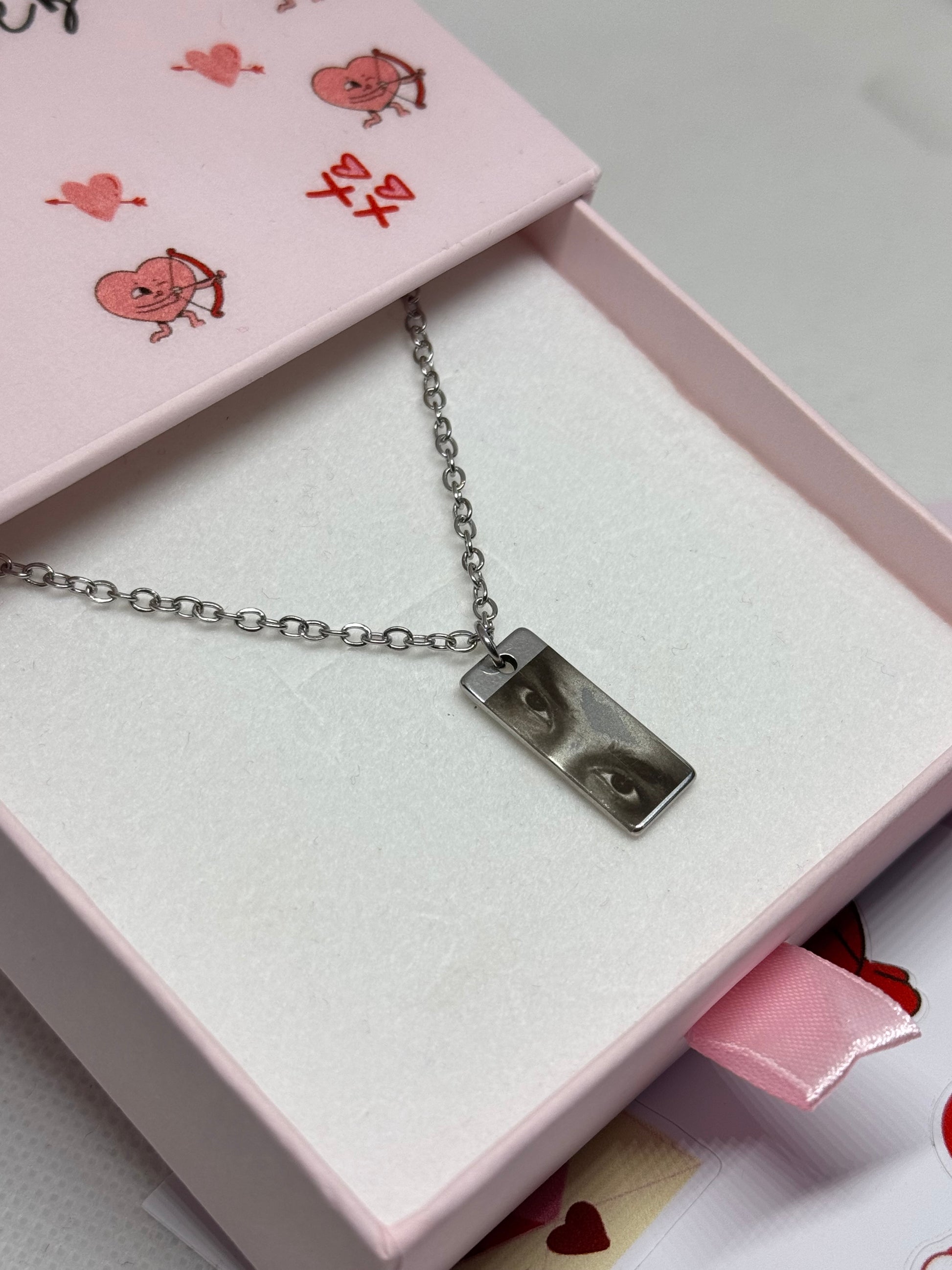 Collier Regard Gravé