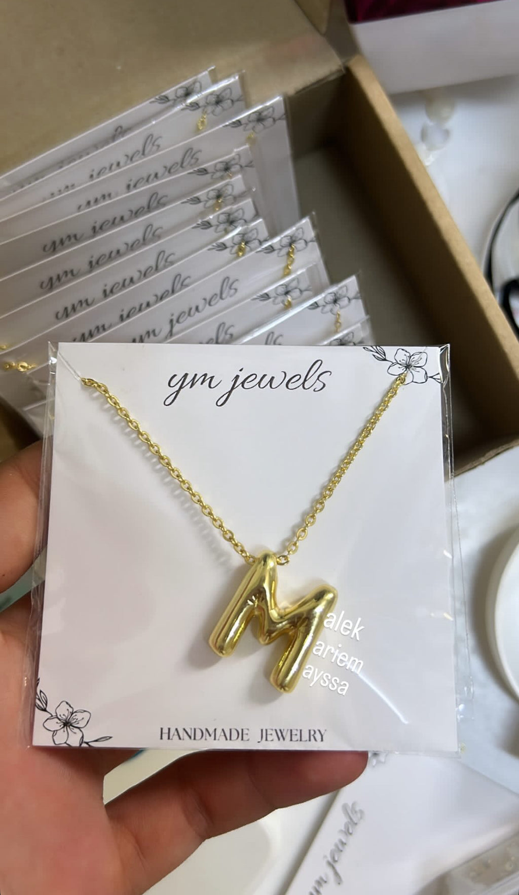 Collier lettre