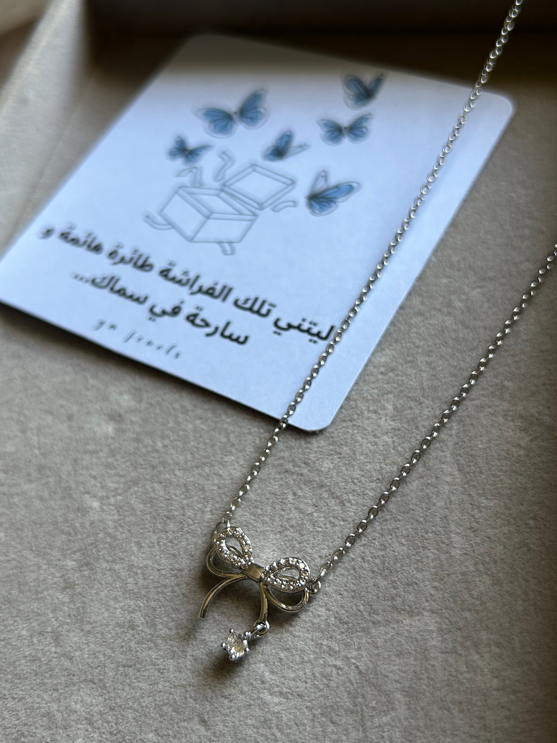 Collier Nœud Élégant