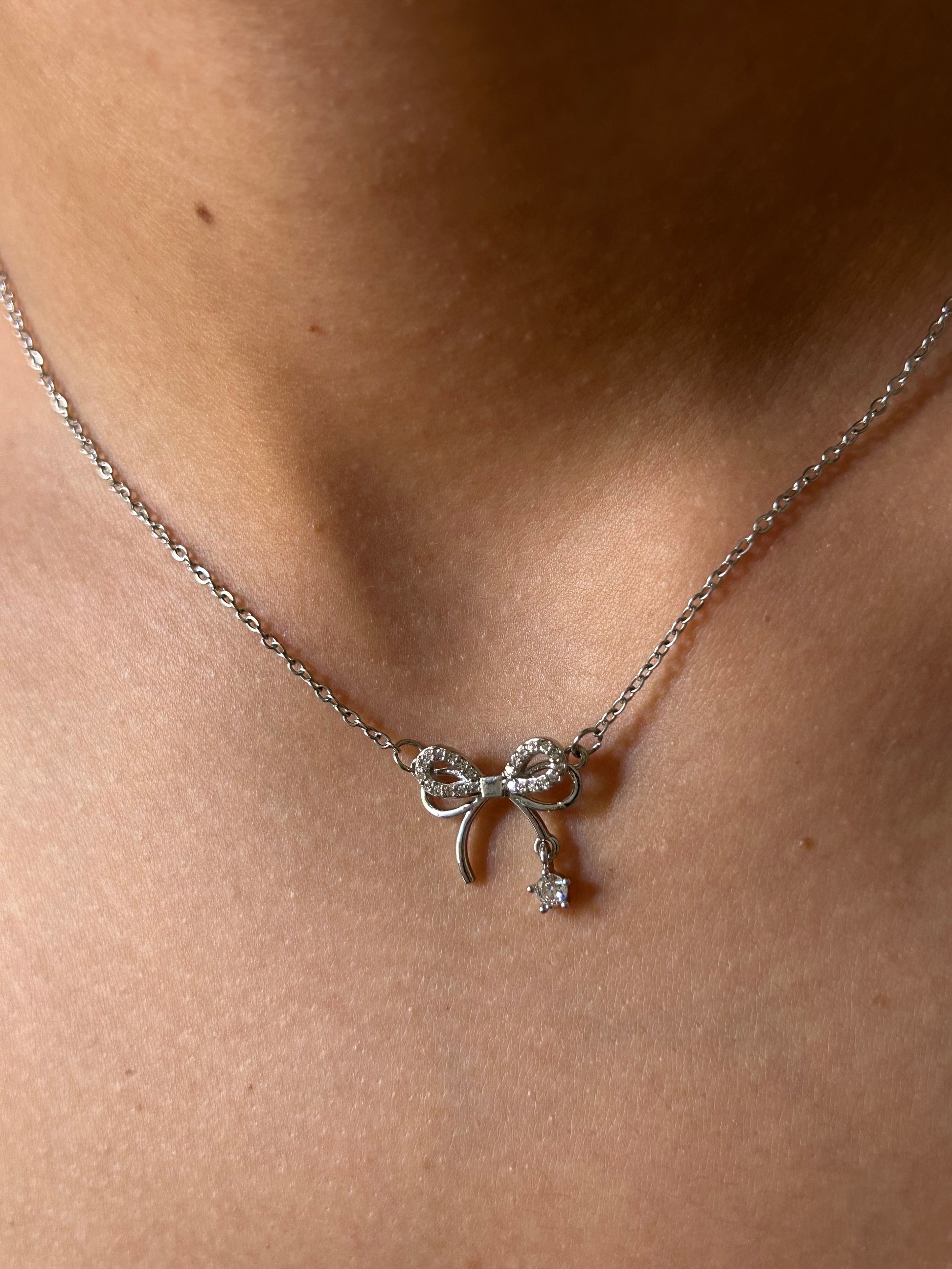 Collier Nœud Élégant