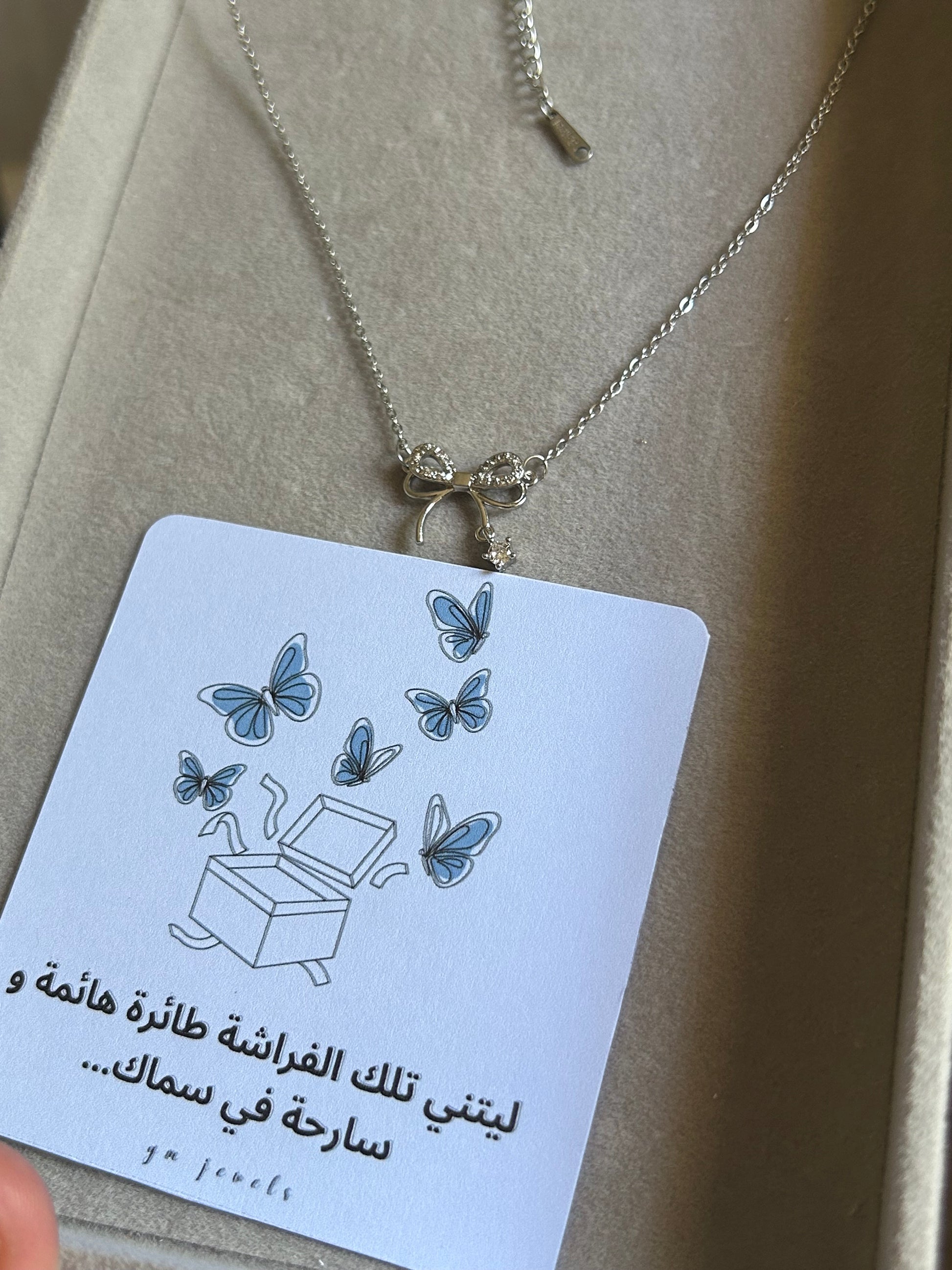 Collier Nœud Élégant