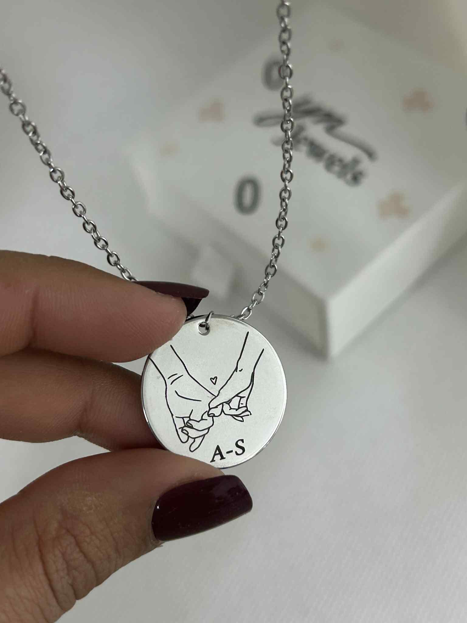 Collier Gravure Main dans la Main - Ym Jewels